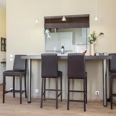 Sleeps 4 Wifi * Cannes