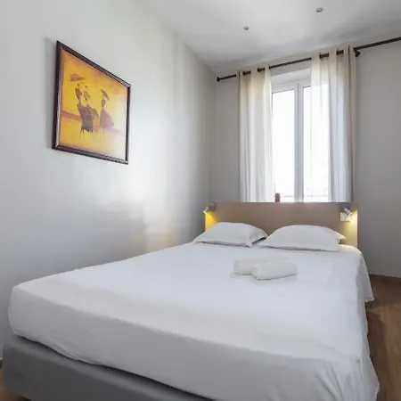 Appartamento Sleeps 4 Wifi *